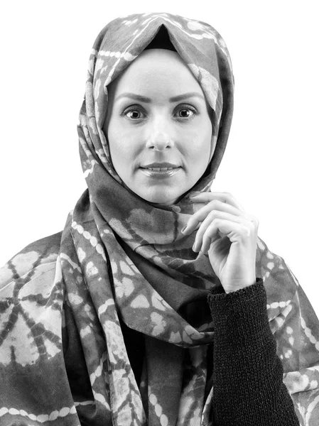 Junge muslimische Frau porträtiert — Stockfoto