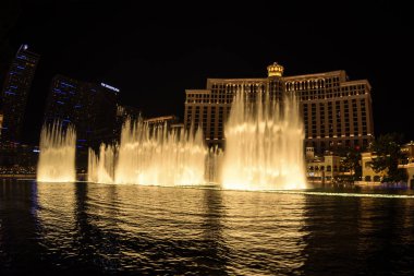 Çeşmeler Bellagio Hotel and Casino Las Vegas, NV 7 Mayıs 2012 gördün. 1998 yılında açılan bu yana bu koreografisini çeşme otel merkezinde olmuştur.