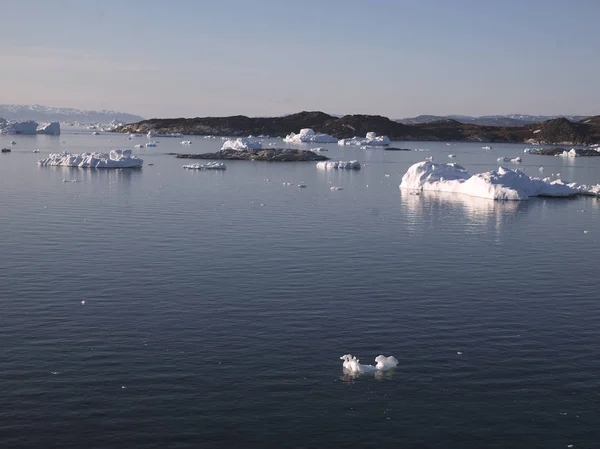 Iceberg sull'oceano Artico in Groenlandia — Foto Stock