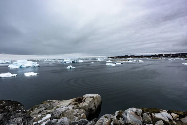 Jéghegyek a Grönland, a Jeges-tenger — Stock Fotó