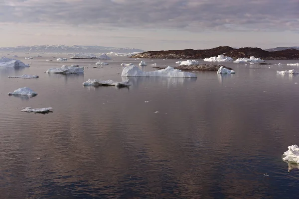 Icebergs on arctic ocean at Greenland — Stock Photo, Image