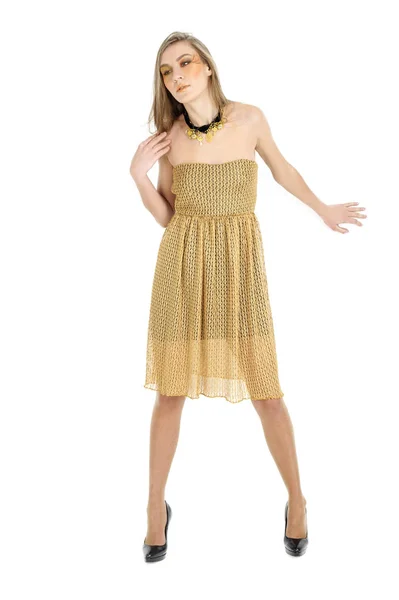 若いブロンドの女性服黄金ドレス — ストック写真