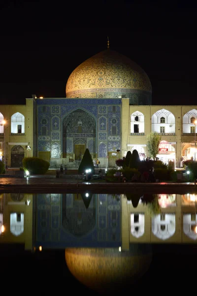 Mosquée Cheikh Lotfollah sur la place Naqsh-e Jahan d'Ispahan — Photo