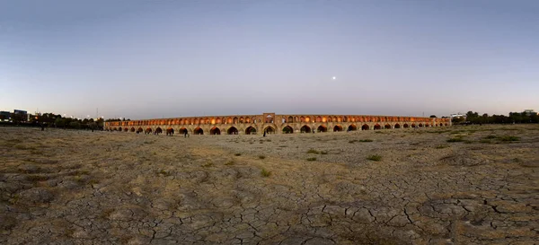 Puente Khajoo sobre el río Zayandeh, Isfahán, Irán. septiembre 14, 2016 —  Fotos de Stock