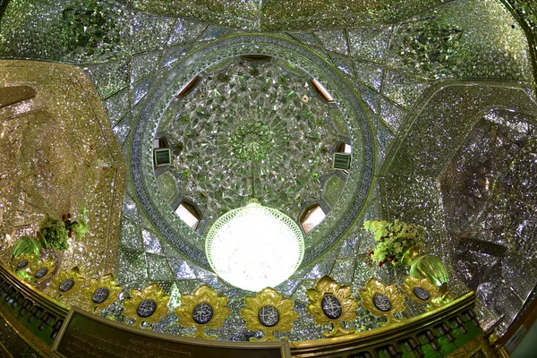 Ali inb Hamze sacro santuario a Shiraz, Iran. settembre 11, 2016 — Foto Stock