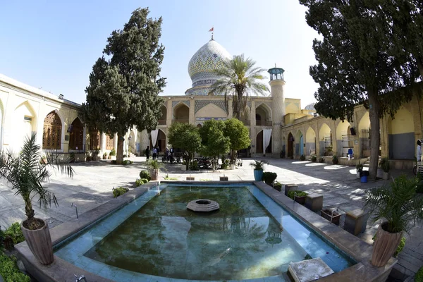 Mouseloum de Sadi Sirazi em Shiraz, Irão. 11 de setembro de 2016 — Fotografia de Stock