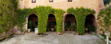 Alhambra Palace, bahçeleri, Kalesi, saat kulesi ve daha karmaşık, Granada, İspanya.