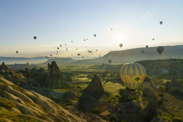 Sıcak hava balonu üzerinde Cappadocia sky, Türkiye