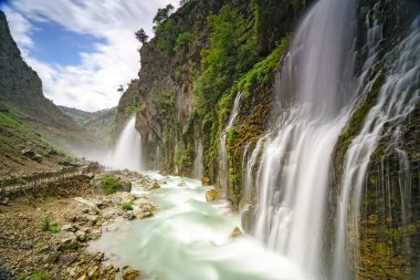şelale ve nehir üzerinde atış longexposure