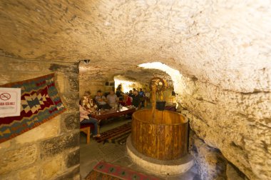 Gaziantep, Türkiye'de yeraltı mağara kahve dükkanı. 8 Mayıs 2011