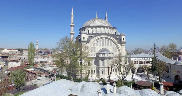 Mesquita Nuruosmaniye em Istambul — Fotografia de Stock