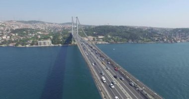 Istanbul Boğaz Köprüsü'nün havadan görünümü
