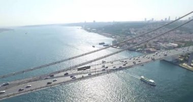 Istanbul Boğaz Köprüsü'nün havadan görünümü