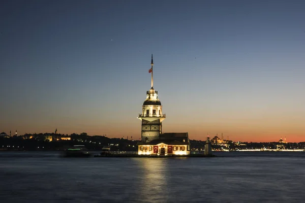Maiden's Tower στην Κωνσταντινούπολη με μακρά έκθεση shot — Φωτογραφία Αρχείου