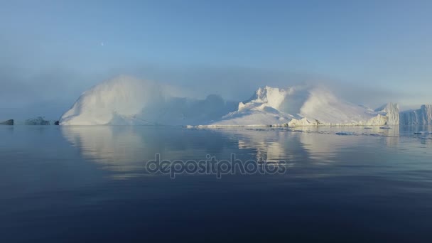 Arctic Icebergs Greenland in the arctic sea. You can easily see that iceberg is over the water surface, and below the water surface. — Stock Video