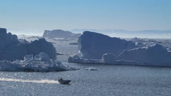 Арктичних айсбергів на Північний Льодовитий океан в Ґренландія — стокове фото
