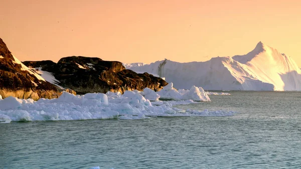 Айсберги Арктического океана в Гренландии — стоковое фото