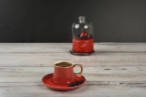 Турецьку каву в червоні чашки з пустелі — стокове фото