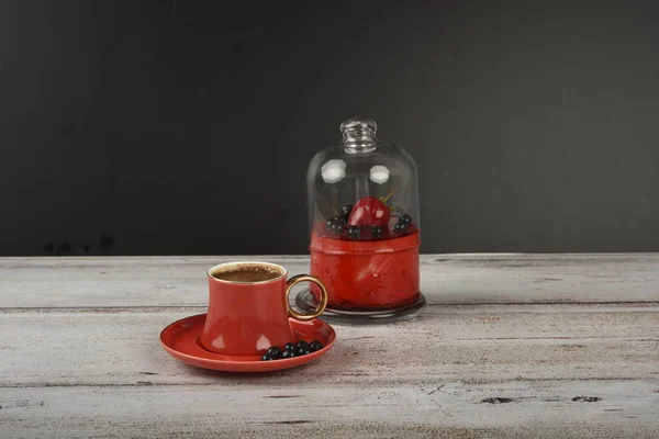 Kawa po turecku w czerwony kubek z pustynie — Zdjęcie stockowe