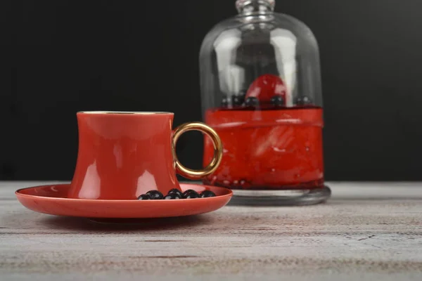 Kawa po turecku w czerwony kubek z pustynie — Zdjęcie stockowe