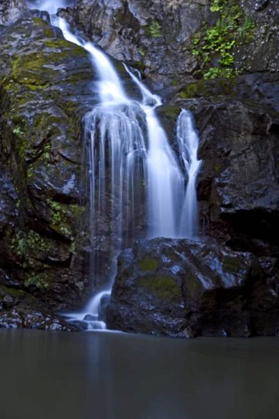 Wasserfall Mit Langer Belichtung — Stockfoto