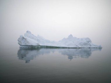 Grönland Kuzey Buz Denizi üzerinde Arctic buzdağları