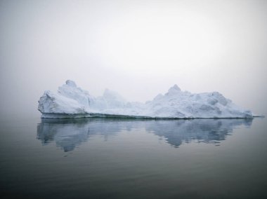 Grönland Kuzey Buz Denizi üzerinde Arctic buzdağları