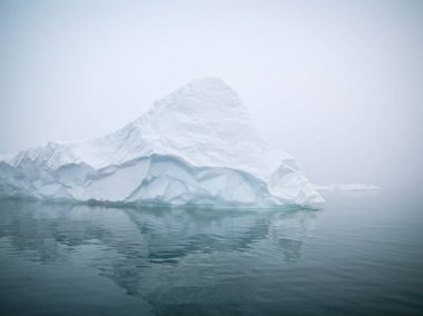 Grönland Kuzey Buz Denizi üzerinde Arctic buzdağları
