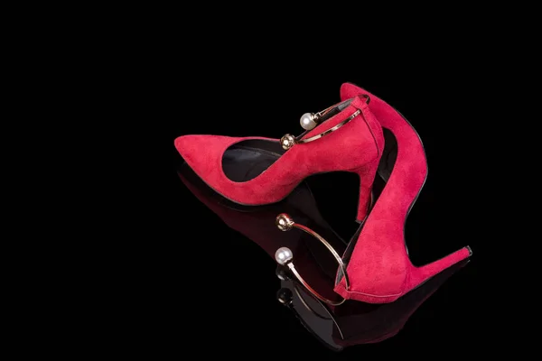 现代红女人鞋 — 图库照片