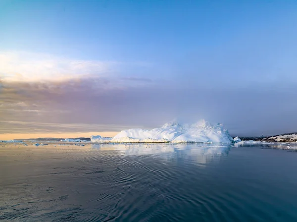 Arctische Ijsbergen Noordelijke Ijszee Groenland — Stockfoto