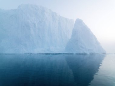 Grönland Kuzey Buz Denizi üzerinde Arctic buzdağları