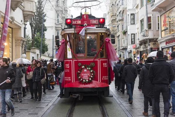 Red Tramway Istiklal Street Istanbul Turkey — Stock Photo, Image