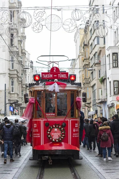 Crowded People Red Tramway Istiklal Street Istanbul Turkey December 2017 — Stock Photo, Image