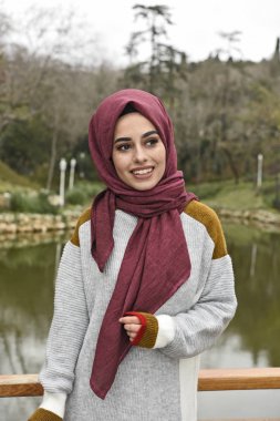 doğa güzel genç Müslüman kadın
