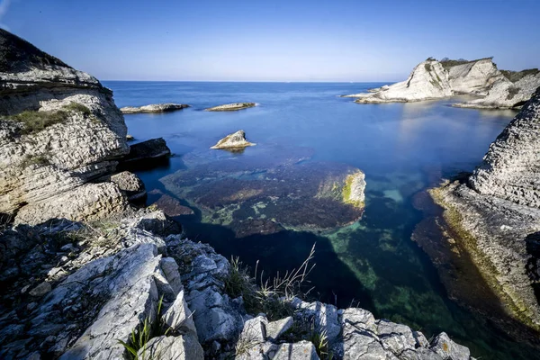 Krásné Moře Výhledem Skály Dlouhá Expozice — Stock fotografie