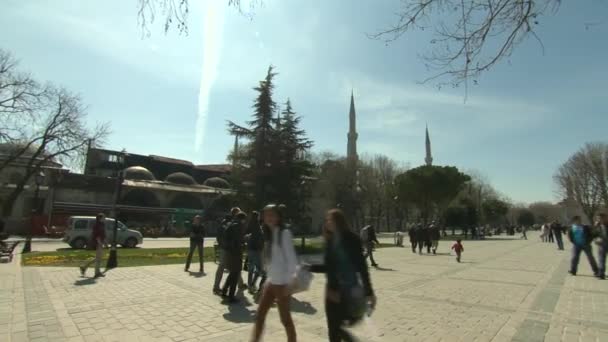 Istanbul Türkiye Sultanahmet Meydanı Nda Yürüyüş Insanlar Nisan 2015 — Stok video