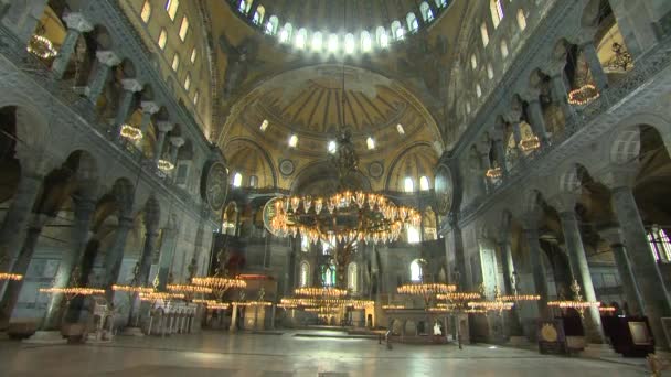 土耳其伊斯坦布尔圣索非亚大教堂的内部景观 — 图库视频影像
