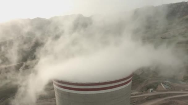 Cheminées Usine Avec Fumée — Video