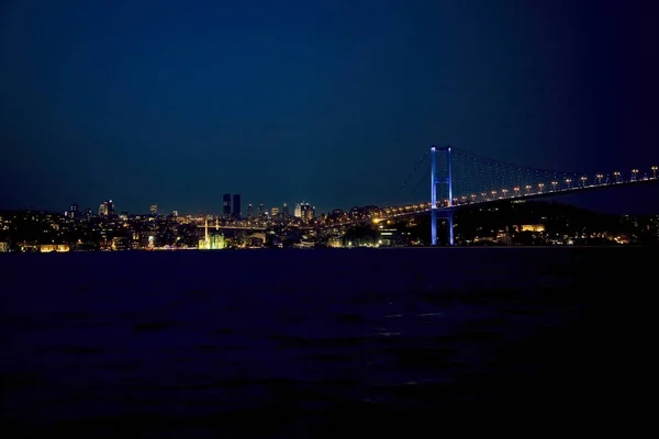Istanbul Bosporus Und Die Stadt Bei Nacht — Stockfoto
