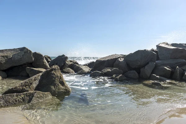 Rocce Sulla Spiaggia Santa Monica California Scatto Lunga Esposizione — Foto Stock