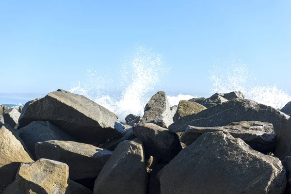 Rocce Sulla Spiaggia Santa Monica California Scatto Lunga Esposizione — Foto Stock