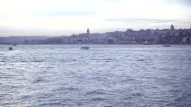 Gün batımında Istanbul boğazı