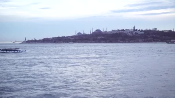 夕暮れ時イスタンブール ボスポラス海峡 — ストック動画