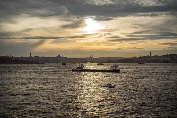 Věž Istanbul Bosphorus Při Západu Slunce — Stock fotografie