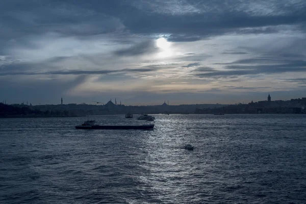 Maiden Tower Στο Istanbul Bosphorus Στο Ηλιοβασίλεμα — Φωτογραφία Αρχείου