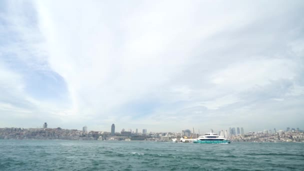 イスタンブールのボスポラス海峡の船 — ストック動画