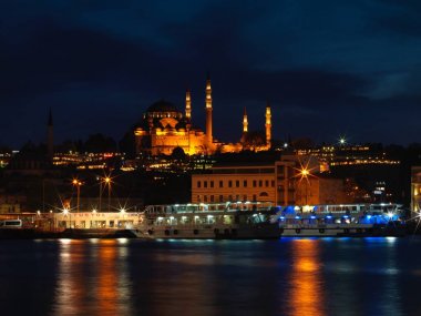 İstanbul, Türkiye 'de Süleyman Camii gece görüşü