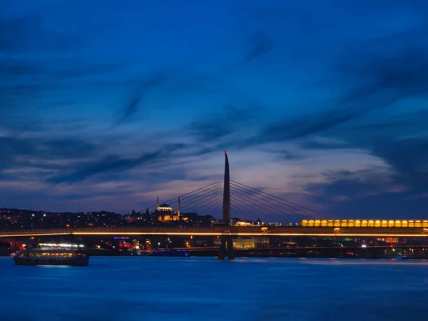 Metra Železniční Most Istanbulu Moře Bospor Noci — Stock fotografie