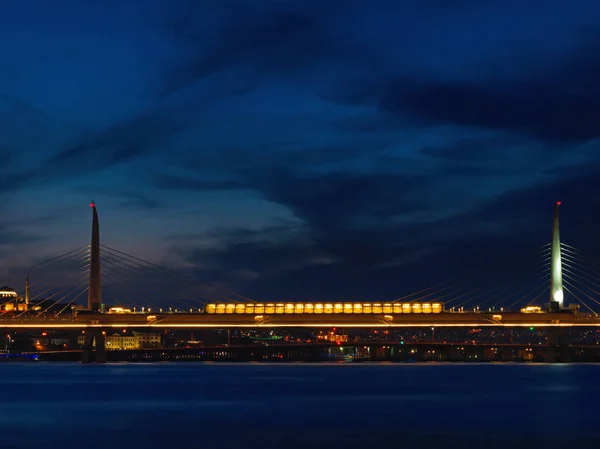 Puente Ferroviario Metro Estambul Bósforo Vista Mar Por Noche — Foto de Stock