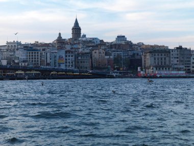 Istanbul boğazı görünümünden Galata Kulesi